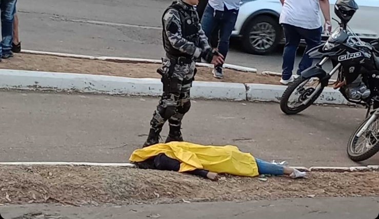 Jovem que participava de carreata de Gladson em Rio Branco cai de caminhonete e morre